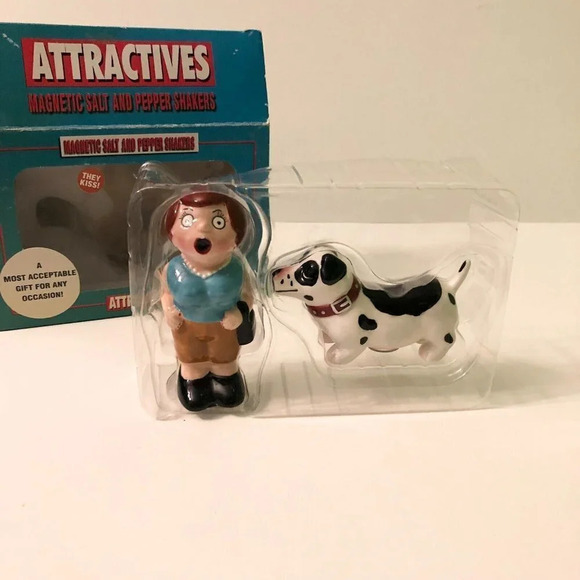 Attractives Magnetic Salt and Pepper Shakers A Lady And A  Tramp Dog - Picture 3 of 15